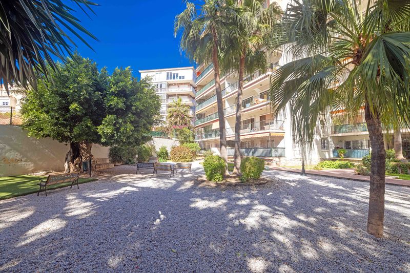 Foto df7a711c-cecd-489d-9d24-dfabfddfaf31. Pis amb calefacció aparcament a Limonar Málaga