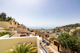 Casa a schiera  Calle leoni benabú. Venta de chalet adosado en pinares de san antón