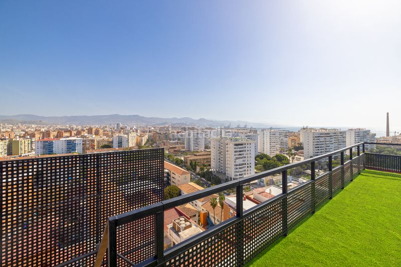 Foto bbf03678-40fb-4a0f-858a-3167e2f81d49. Àtic amb calefacció a Los Guindos - Parque Mediterráneo - Santa Paula Málaga