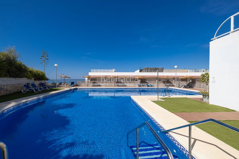 Foto df607863-72eb-4cf9-97c5-b58165776098. Dúplex amb xemeneia calefacció aparcament piscina a Rincón de la Victoria