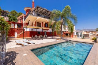 Chalet en El Candado. Venta de increible villa de lujo con vistas al mar