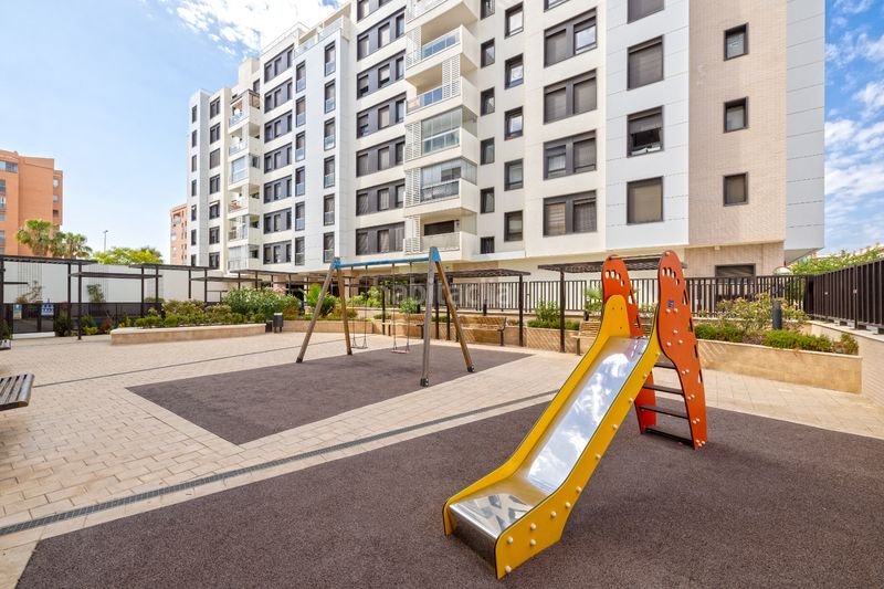 Foto 435a00c9-5710-4994-8904-95dcb24c6526. Pis amb calefacció aparcament piscina a Paseo Marítimo Oeste - Pacífico Málaga