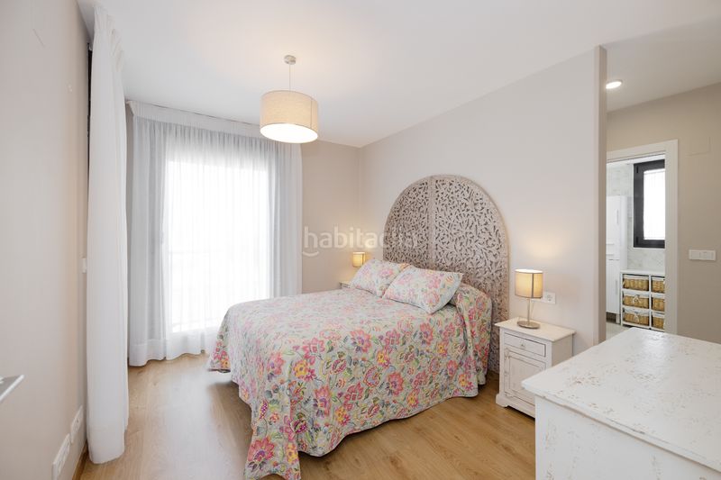 Foto 8603f900-75ac-4369-bdcb-bf1de745eeea. Pis amb calefacció aparcament piscina a Paseo Marítimo Oeste - Pacífico Málaga