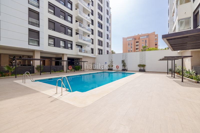 Foto bfda3cc1-4119-4129-b962-6f977047210f. Pis amb calefacció aparcament piscina a Paseo Marítimo Oeste - Pacífico Málaga