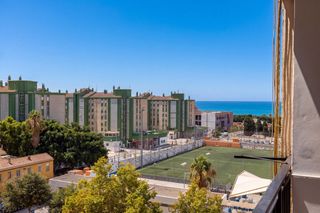 Etagenwohnung  Calle caballero del bosque. Vivienda reformada con terrazas y vistas laterales al mar en el