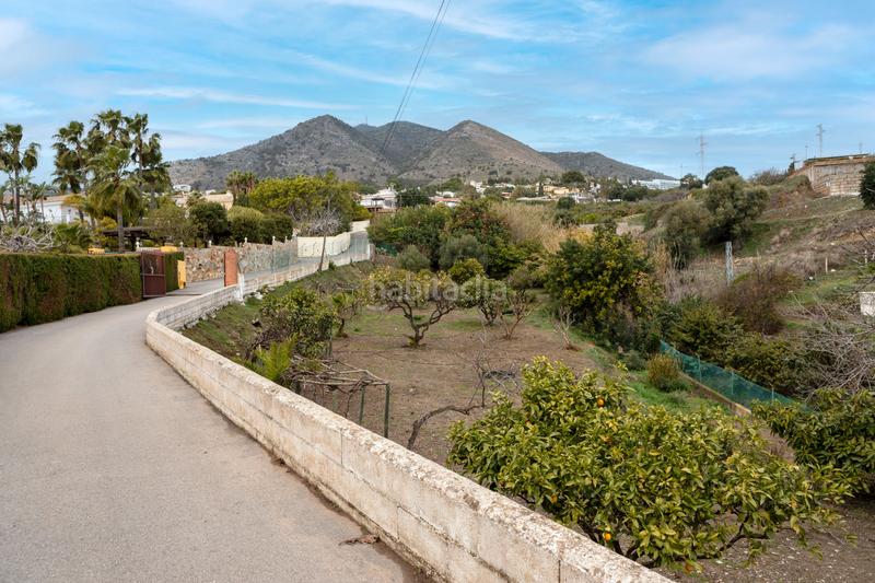 Foto 8865e28b-1f14-44c9-ac9c-631cb14c04ff. Chalet villa con zonas verdes y vistas directas al mar en Benalmádena