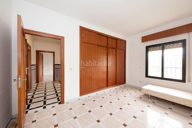 Foto bc0820bd-dc57-4f25-985a-c4bd0e379aa2. Chalet villa con zonas verdes y vistas directas al mar en Benalmádena