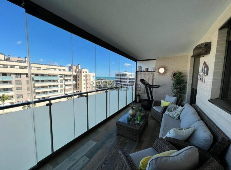 Foto 83ca1a36-78e8-4377-87ee-cc924864ceb3. Piso  de 3 dormitorios en Los Álamos Torremolinos