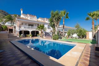 Chalet  Calle jerez. Chalet independiente en alhaurín de la torre