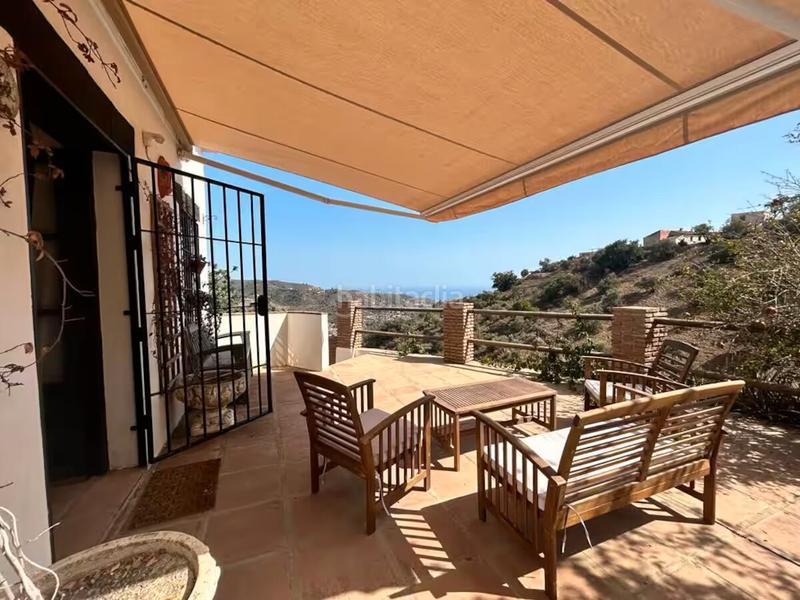 Foto 0b8e8a7c-56b2-45f1-b617-89ff324cae4a. Masia amb xemeneia calefacció aparcament a El Candado Málaga