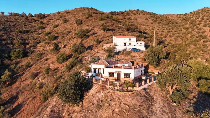 Foto 6aa9c61d-e1b3-430c-839e-1edbad3f27bb. Masia amb xemeneia calefacció aparcament a El Candado Málaga