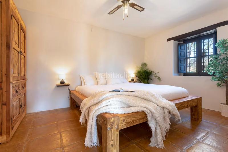 Foto 9d547b66-8fc3-47dc-b5df-41fdef42043e. Masia amb xemeneia calefacció aparcament a El Candado Málaga