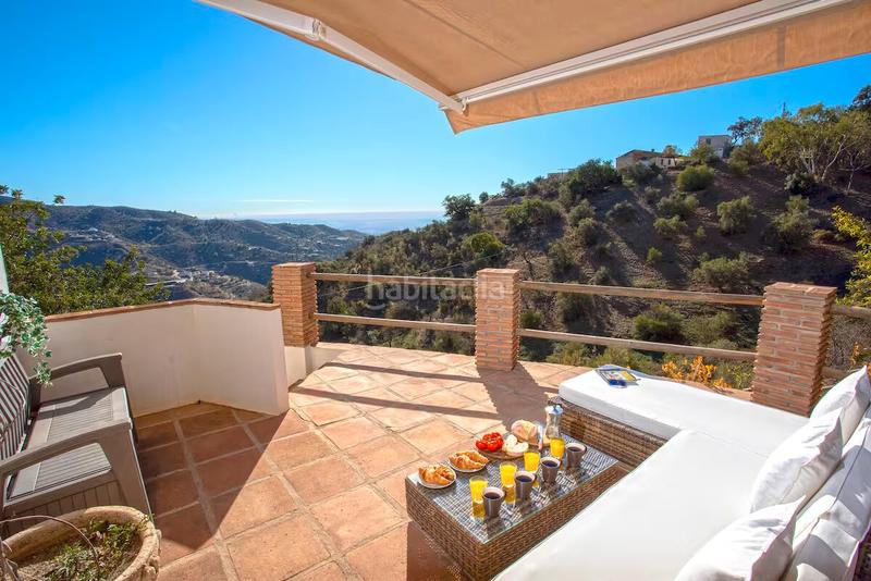 Foto a96a6c50-93c3-405f-ab89-b2436e7cb398. Masia amb xemeneia calefacció aparcament a El Candado Málaga