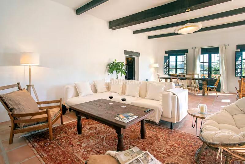 Foto bc87b7e2-319a-4d6c-8597-6db04e1be1cb. Masia amb xemeneia calefacció aparcament a El Candado Málaga