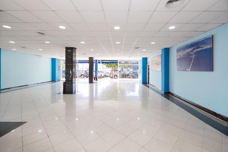 Foto 409c181c-9f09-4849-b277-97f4b8fba5d8. Local comercial venta de local en av. velazquez en Málaga