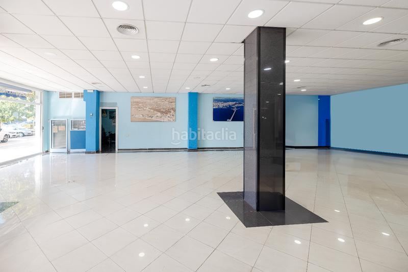 Foto c5e78a5c-7694-43f4-8f1f-c9ed0ece184f. Local comercial venta de local en av. velazquez en Málaga
