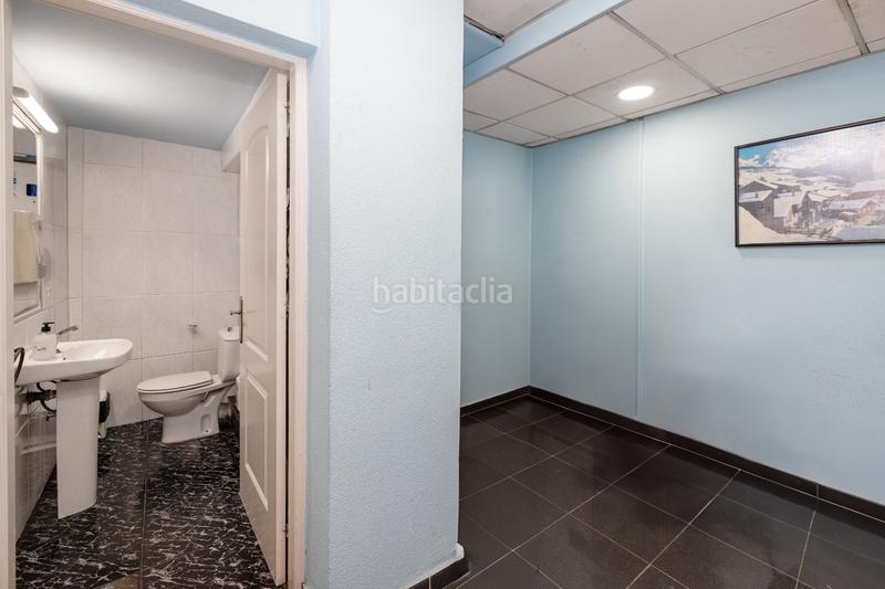 Foto d9fbe8fc-bd83-4292-bdf7-6ad5e2cf15fe. Local comercial venta de local en av. velazquez en Málaga