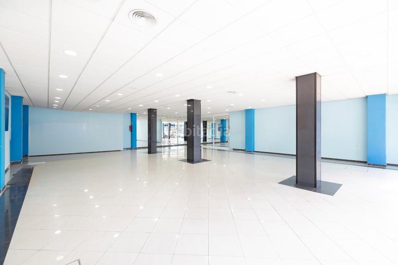 Foto f25b1958-5b39-4086-8a5f-66d33e17b07b. Local comercial venta de local en av. velazquez en Málaga