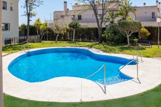 Casa adossada  Avenida del golf. Venta de chalet pareado en añoreta.