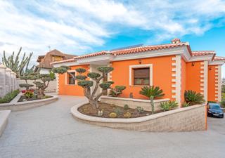 Chalet in Manantiales - Lagar - Cortijo. Venta de chalet a estrenar en alhaurín de la torre