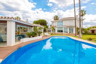 Xalet  Calle wilkinson. Venta de villa de lujo independiente en guadalmar