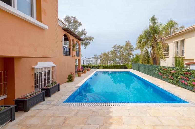 Foto d1ffed5b-aa82-4470-ab72-734aa383bef4. Chalet venta de chalet independiente en El Candado en Málaga