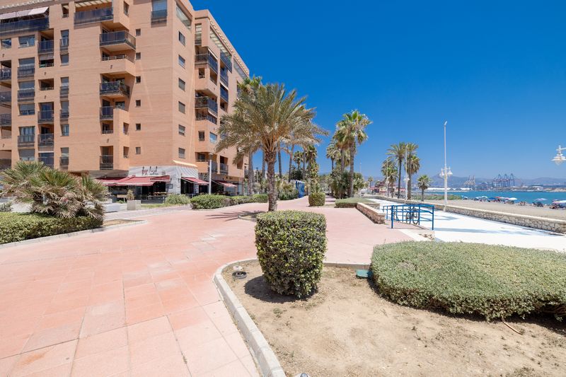 Foto bd181f98-3801-45d9-8449-3c403a7f1a22. Local comercial amb calefacció a Paseo Marítimo Oeste - Pacífico Málaga