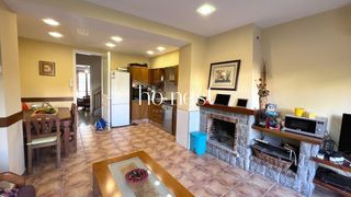 Maison jumelée à Sant Quintí de Mediona. Gran casa con patio, terrazas y bodega en sant quintí de mediona