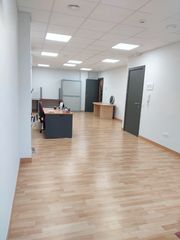 Location Bureau à Centre. Se alquila acogedora oficina de 35 m² en espacio de coworking de