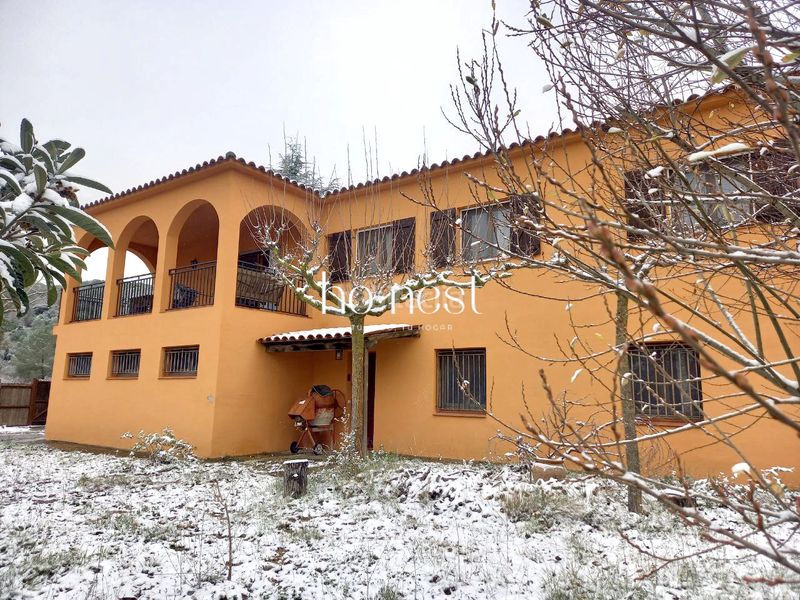 Foto b5886dfe-146c-419a-95a7-747a4372847c. Casa amb calefacció aparcament a Pontons