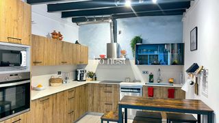 Casa aparellada a Poble Nou. ¡casa pareada reformada en el centro de vilafranca – 206m² con c
