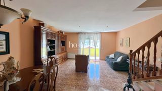 Towny house in Santa Maria-l´Eixample-Sud Sumella. ¡espectacular casa pareada en cubelles – 287m² con garaje amplio