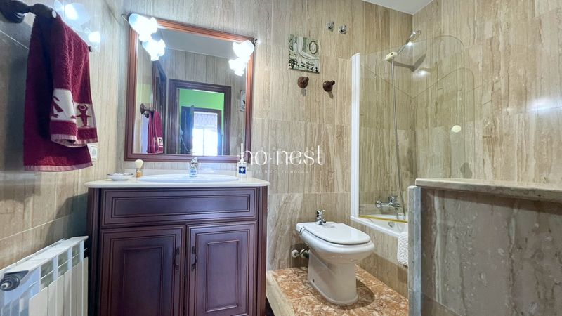 Foto 3ac41399-bfa8-48fe-9e93-a247127468de. Casa aparellada amb aparcament a Santa Maria-l´Eixample-Sud Sumella Cubelles