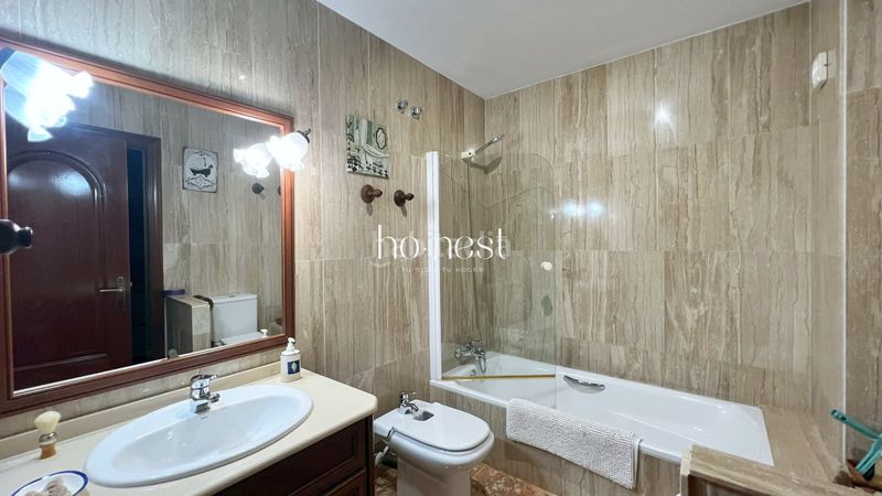 Foto 4aaf031f-c842-4f62-804f-7838703956ac. Casa aparellada amb aparcament a Santa Maria-l´Eixample-Sud Sumella Cubelles