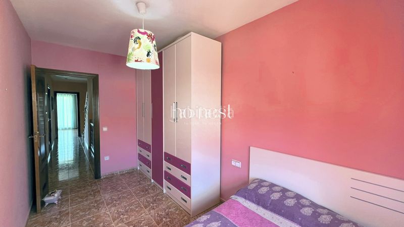 Foto 8b117271-9463-4b7f-920e-e5a1956ab61f. Casa aparellada amb aparcament a Santa Maria-l´Eixample-Sud Sumella Cubelles