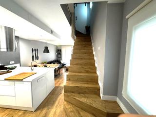 Maison  Carrer eduard toldrà. Casa con reforma exquisita y con gran rentabilidad.