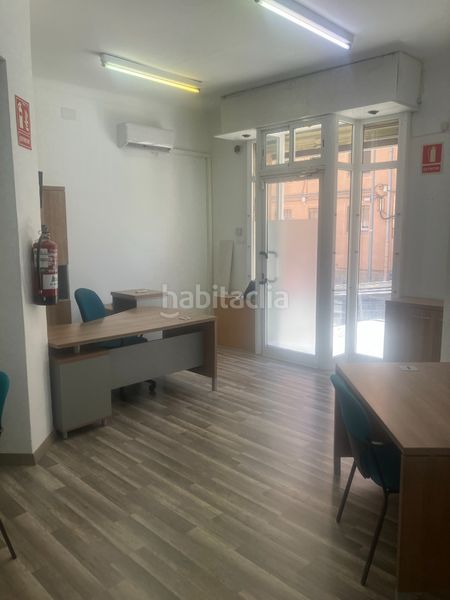 Foto e2fc0e0d-84ba-4117-a75c-2e63a1b5e21a. Local comercial a Bufalà Badalona