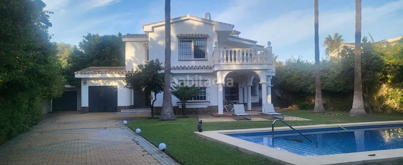 Foto f5f70c14-b5dd-41e6-90bf-f82977266576. Xalet amb calefacció aparcament piscina a Guadalmar Málaga
