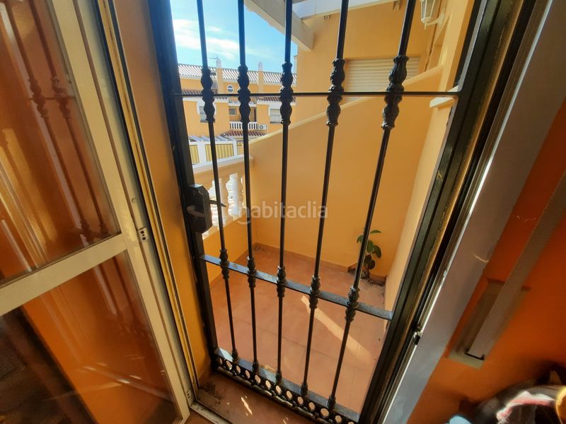 Foto 21aff7da-b17a-4099-b925-66f7d34afd6f. Casa adossada amb xemeneia calefacció aparcament a Torremolinos