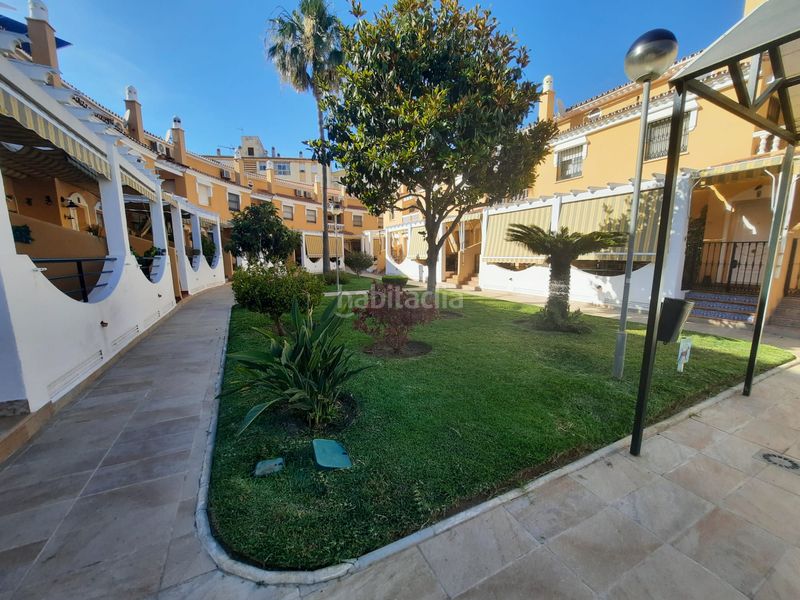 Foto b09b5877-a467-405c-ba01-13cc77b47a62. Casa adossada amb xemeneia calefacció aparcament a Torremolinos