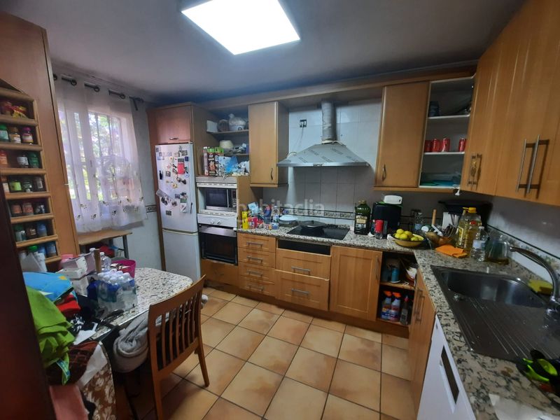 Foto d04cd473-81b3-4394-bded-3889e014a36f. Casa adossada amb xemeneia calefacció aparcament a Torremolinos