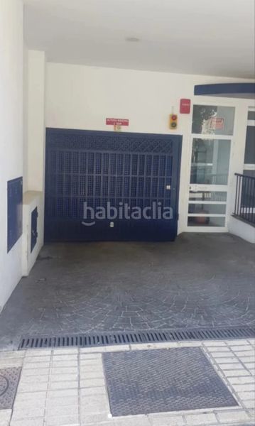 Foto c5246c5a-19b0-4f0e-ba14-6e4eed53a09c. Aparcament cotxe a El Bajondillo Torremolinos