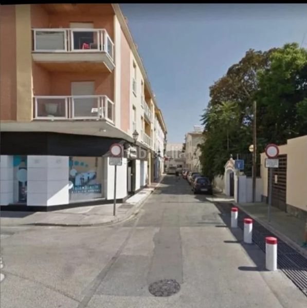 Foto da503121-b363-437a-b815-5c0cc78b218c. Aparcament cotxe a El Bajondillo Torremolinos