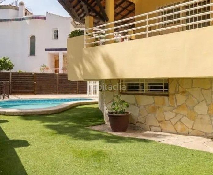 Foto 98eb4ac3-8689-4645-aff4-06630e52afda. Casa amb aparcament piscina a El Pinar- Palacio de Congresos Torremolinos