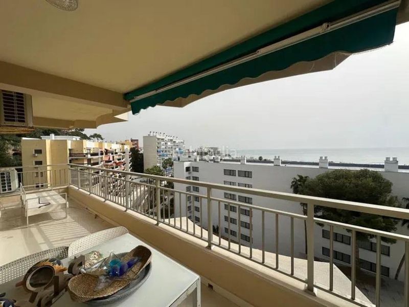 Foto adc8d75e-4561-40ec-a320-223ba83a1e34. Piso en Montemar Torremolinos