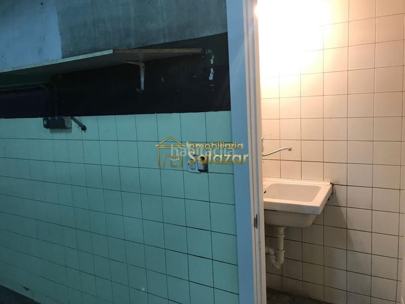 Foto 0b1d326f-0dc8-4851-8fd6-168539dad53d. Alquiler local comercial se alquila local en luís briñas, frente a termibús en Bilbao