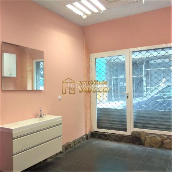 Foto 3031aed3-69f4-4b21-94c6-105a9cc455ae. Local comercial se vende local en el comienzo de zamakola. en Bilbao