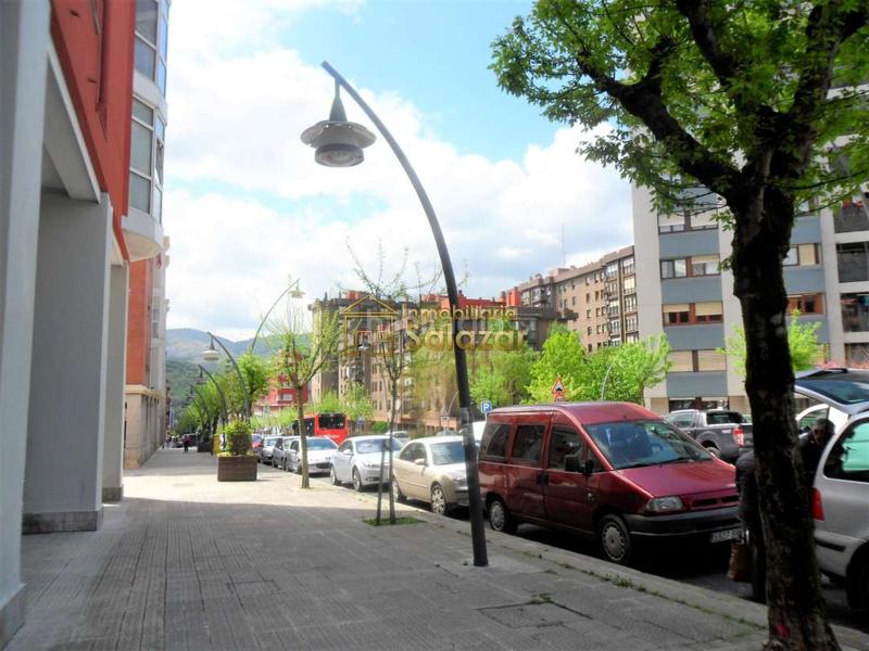 Foto 9bbfc8cb-16ce-4fd2-86e1-5925a8380b99. Local comercial se vende bonito local en julián gayarre en Bilbao