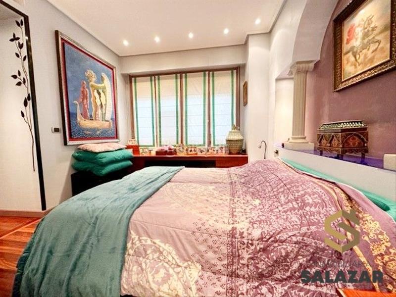 Foto 274e7b85-93e8-4d26-ac35-8830a88f4f62. Piso venta de amplia vivienda en cosme echevarrieta con garaje y trastero en Bilbao