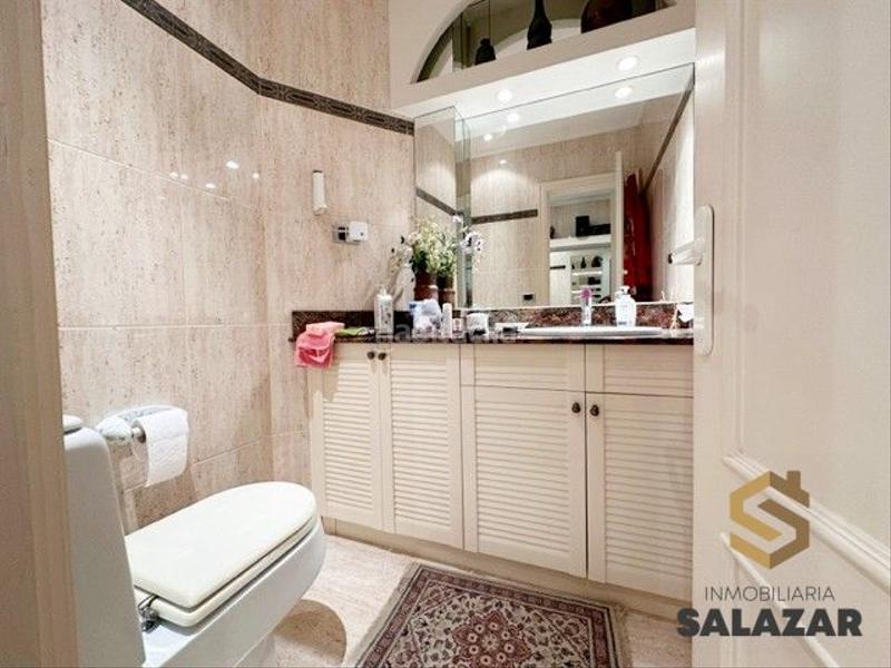 Foto a7feae82-b621-47c8-a538-a57450fc0064. Piso venta de amplia vivienda en cosme echevarrieta con garaje y trastero en Bilbao